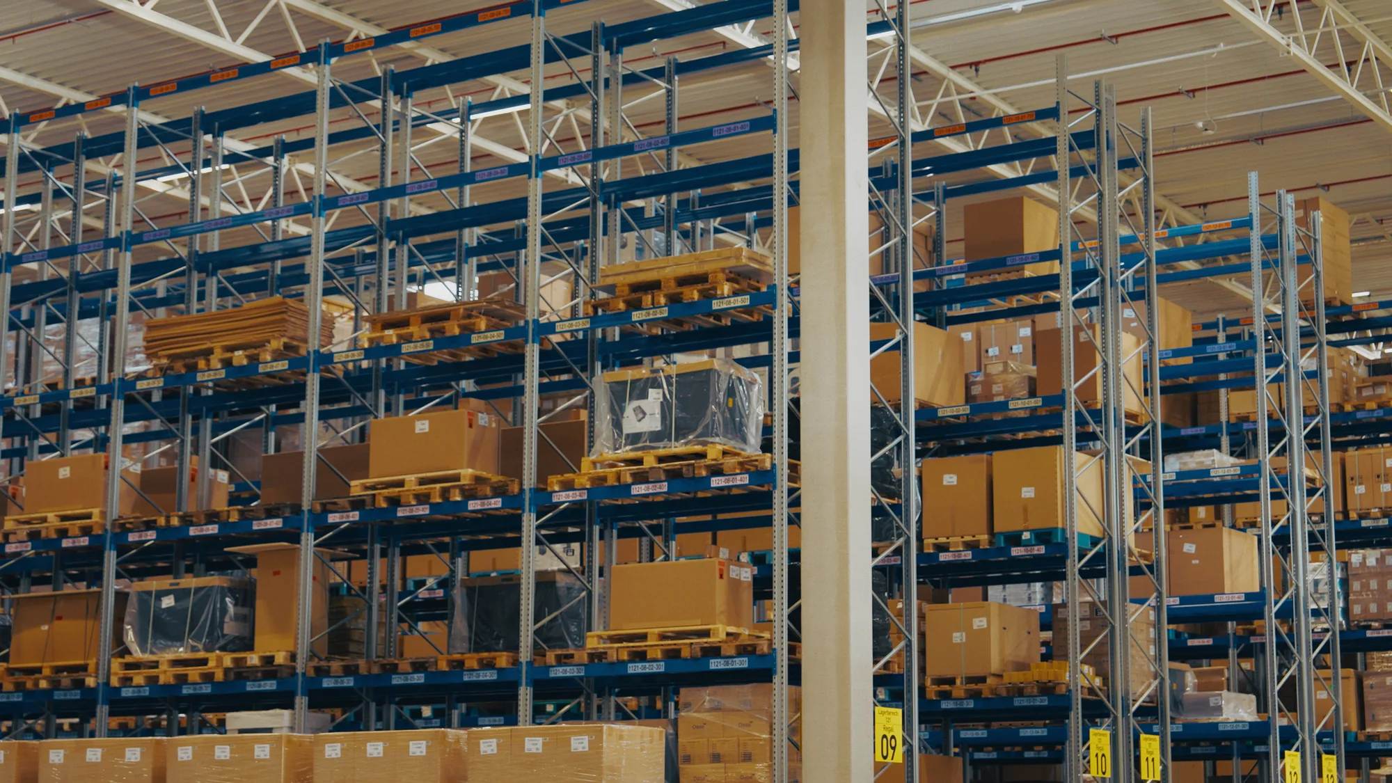 Fully stocked pallet racking in the WM GROUP warehouse