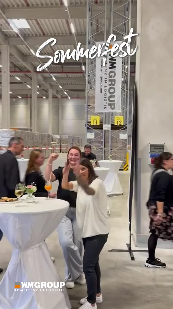 Sommerfest der WM GROUP: Ansprache an das Team in der Logistikhalle