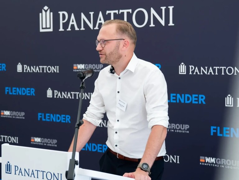 Redner bei der Eröffnung der erweiterten Logistikfläche der WM GROUP im Panattoni Park Voerde